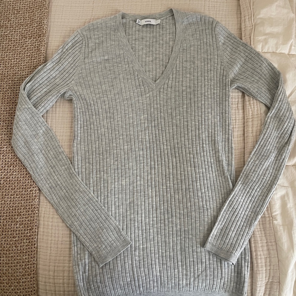 Vince Light Gray Ribbed V-Neck Sweater size small preppy cozy loungewear